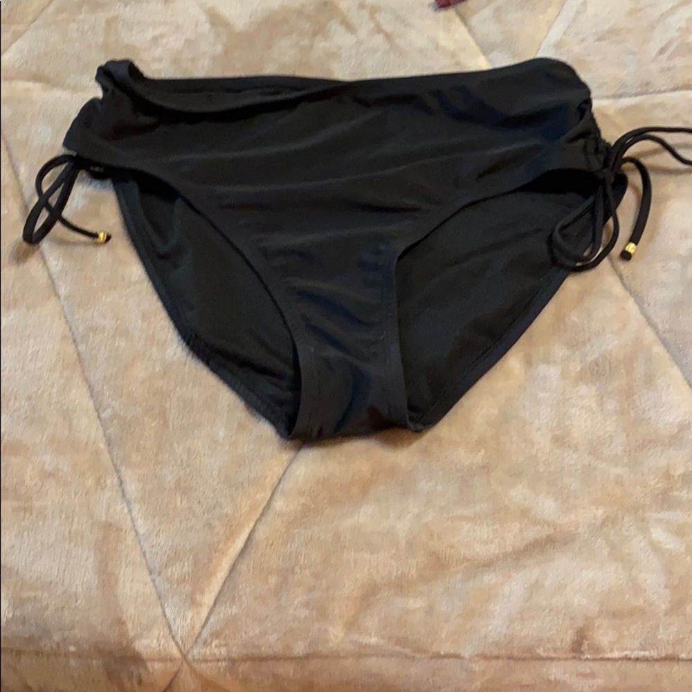 mid rise/high waisted bikini bottoms